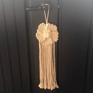 NWOT Macrame Flower Woven Wall Art Accent